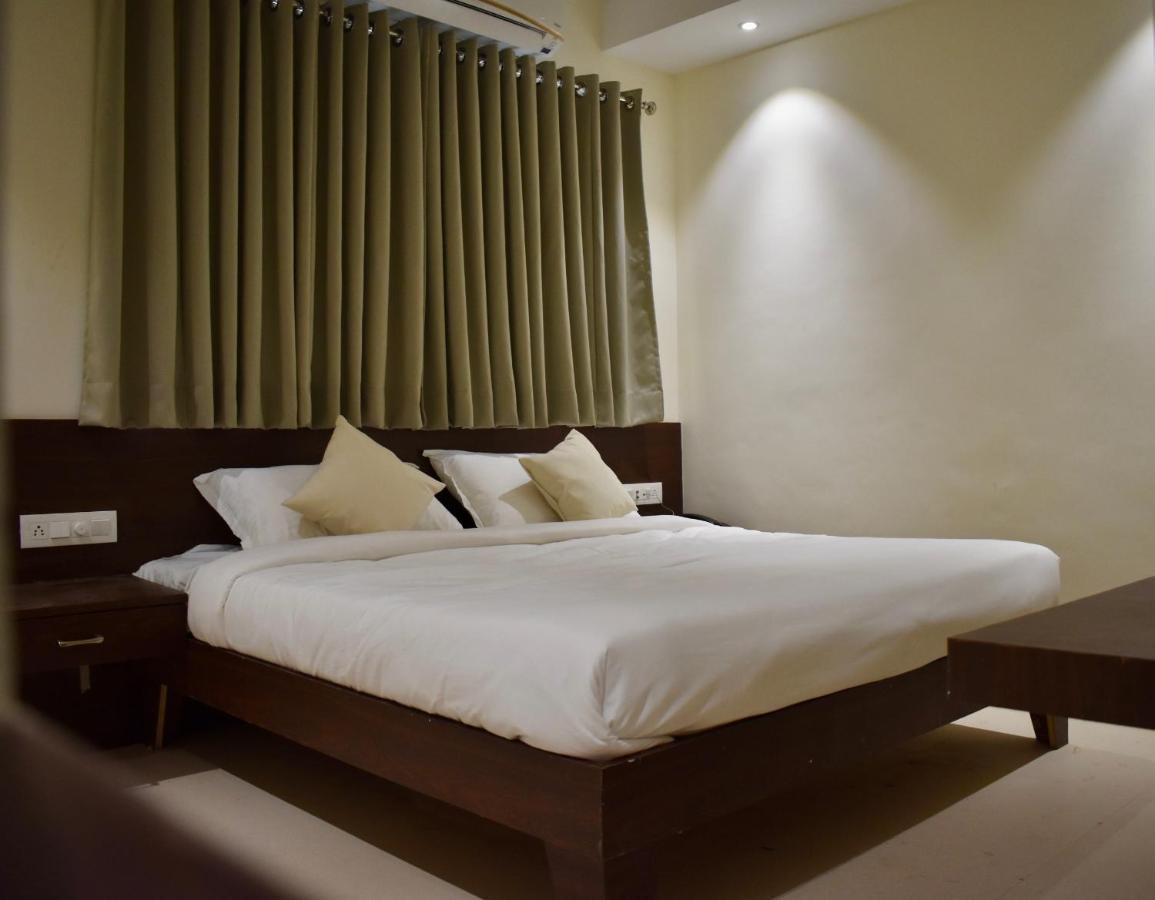Hotel Vrindavan Palace Indore Exterior photo
