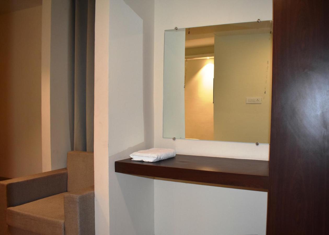 Hotel Vrindavan Palace Indore Exterior photo